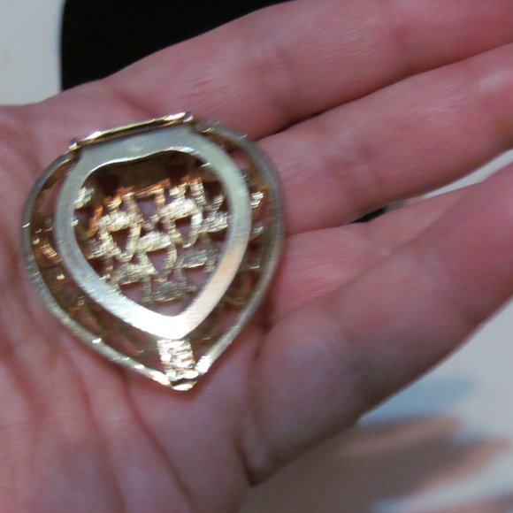 Vintage Celebrity open heart scarf clip signed - Picture 3 of 3